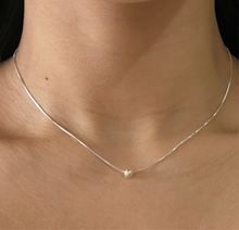 Carregar imagem no visualizador da galeria, Colar Bolinha Única