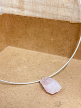 Carregar imagem no visualizador da galeria, Aro + pedra quartzo rosa
