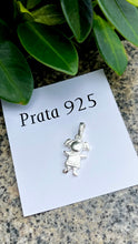 Carregar imagem no visualizador da galeria, Pingente Menina Achatado G
