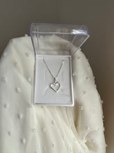 Carregar imagem no visualizador da galeria, Colar coração Vazado
