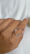 Carregar imagem no visualizador da galeria, Anel Coração Vazado Grande
