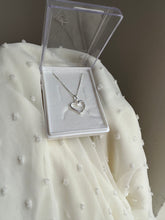 Carregar imagem no visualizador da galeria, Colar coração Vazado
