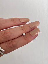 Carregar imagem no visualizador da galeria, Piercing cartilagem/tragus
