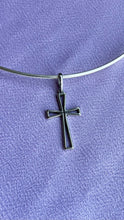 Carregar imagem no visualizador da galeria, Pingente Cruz Indiana II
