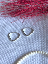 Carregar imagem no visualizador da galeria, Argola Triângulo II
