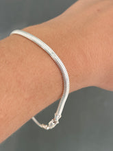 Carregar imagem no visualizador da galeria, Pulseira peito de cobra /lacraia
