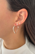 Carregar imagem no visualizador da galeria, Argola Triângulo II
