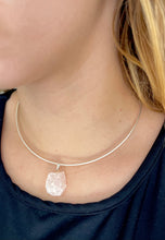 Carregar imagem no visualizador da galeria, Aro + pedra quartzo rosa
