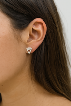 Carregar imagem no visualizador da galeria, Brinco Triângulo Duplo II
