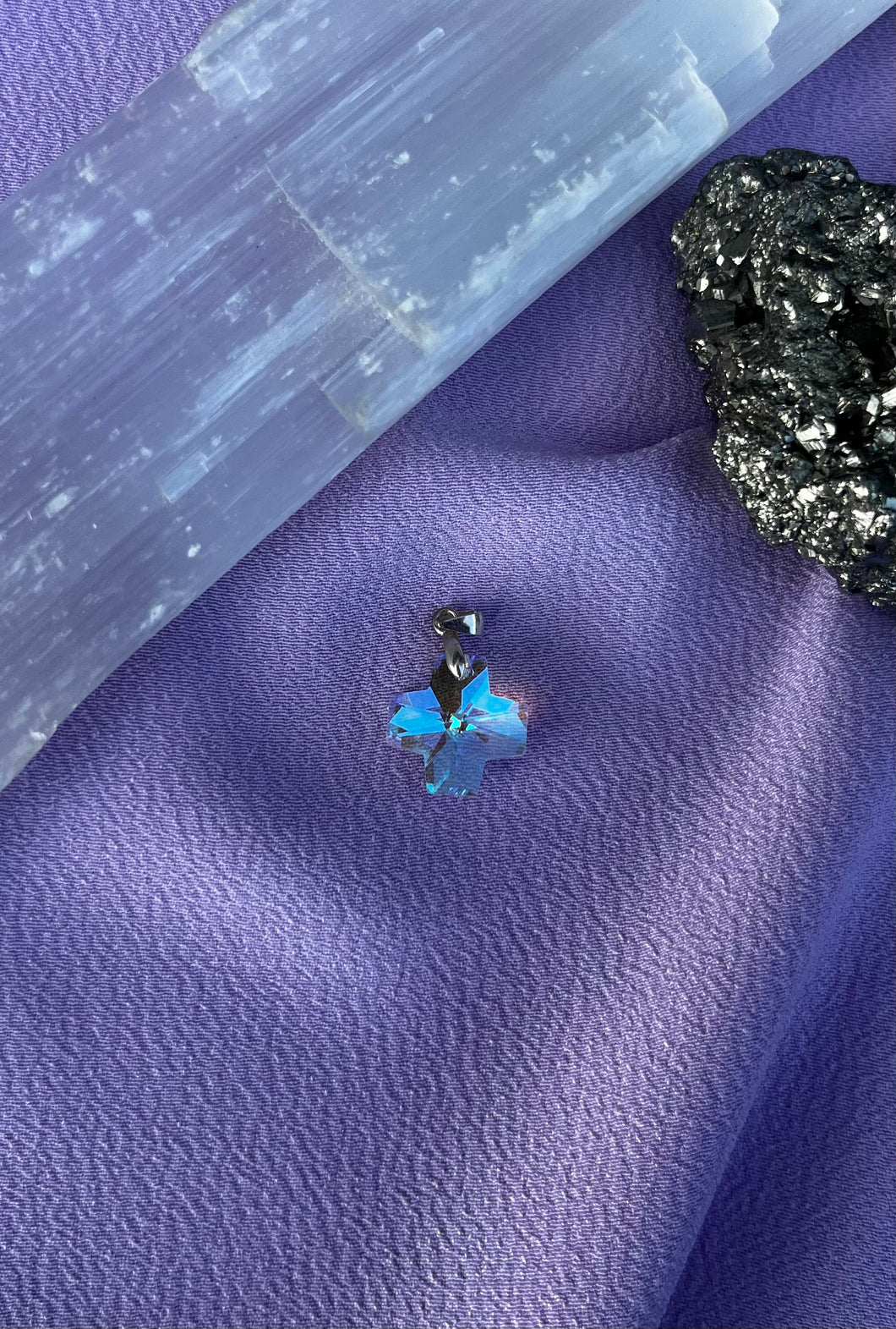 Pingente Cruz Swarovisk Furta Cor