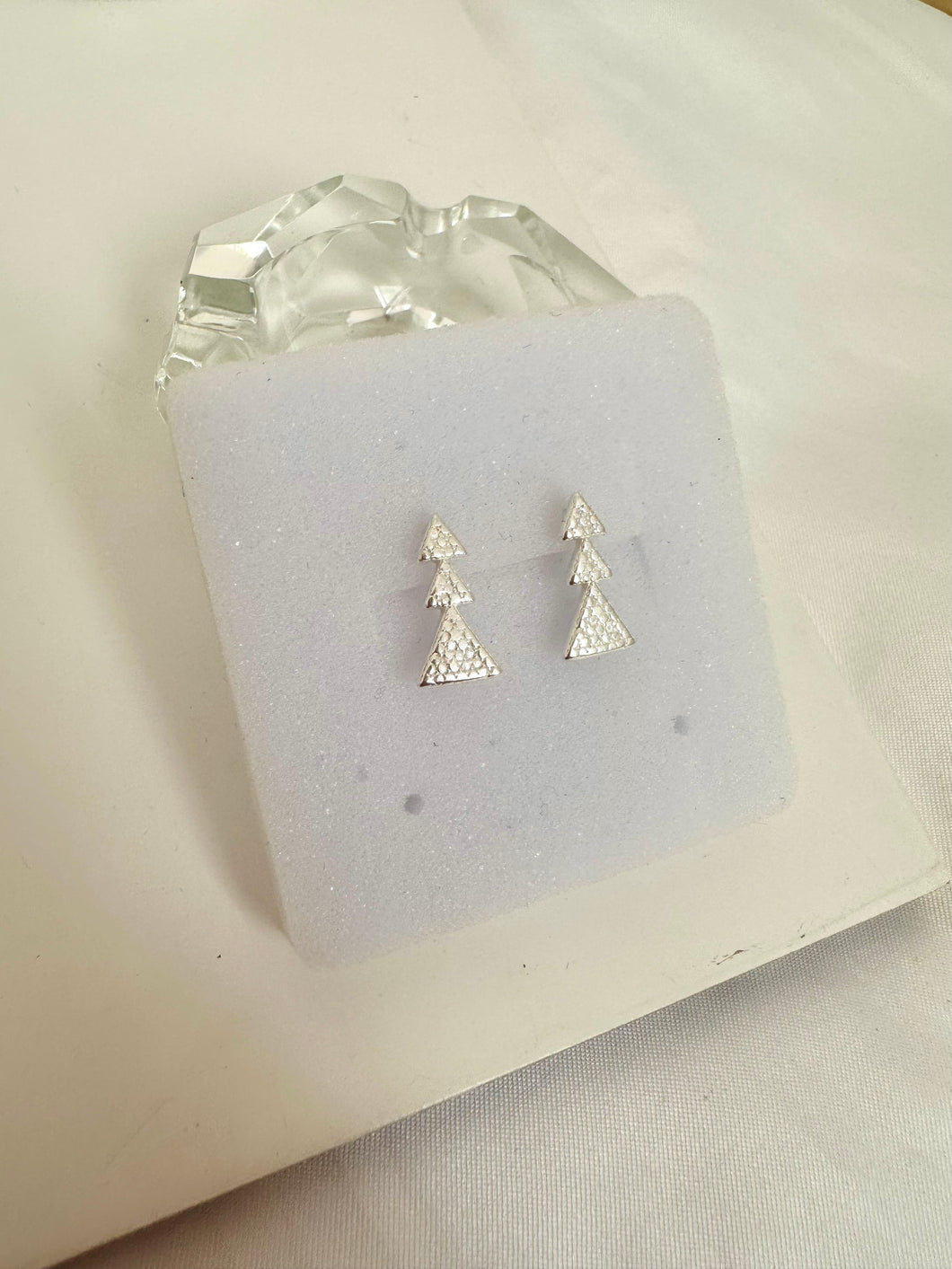 Brinco Seta Triângulo