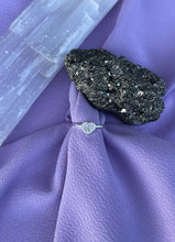 Carregar imagem no visualizador da galeria, Anel Coraçãozinho Cheio pontilhado
