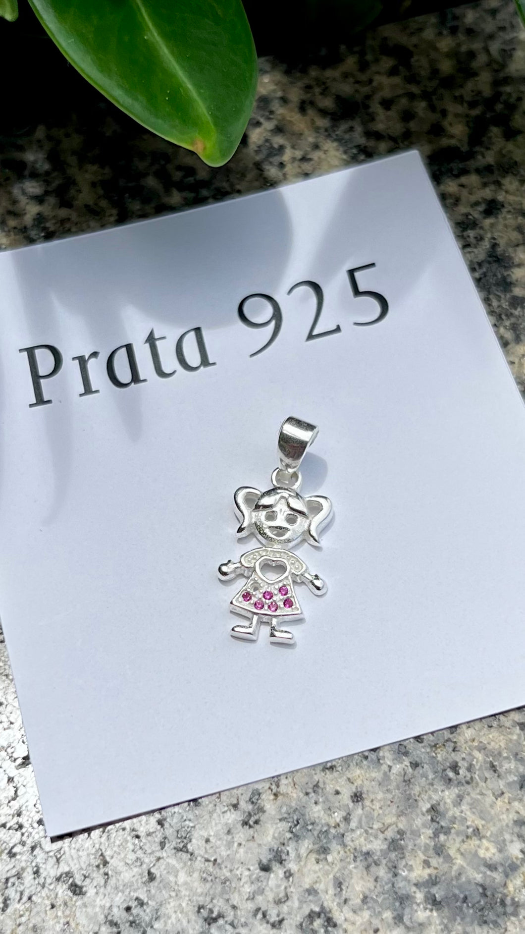 Pingente Menina Crav. Rosa