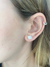 Carregar imagem no visualizador da galeria, Brinco quadrado 8 mm
