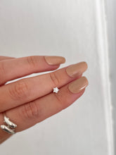 Carregar imagem no visualizador da galeria, Piercing cartilagem/tragus
