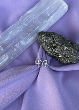 Carregar imagem no visualizador da galeria, Anel Borboleta Vazada
