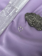 Carregar imagem no visualizador da galeria, Pingente Coração Vazado P
