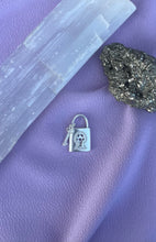 Carregar imagem no visualizador da galeria, Pingente Cadeado Cravejado
