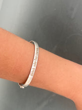 Carregar imagem no visualizador da galeria, Bracelete orixá não faz curva
