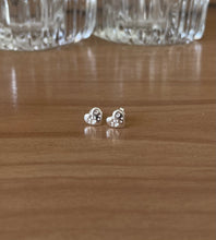 Carregar imagem no visualizador da galeria, Brinco Coraçãozinho Patinha
