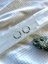 Carregar imagem no visualizador da galeria, Argolinha Bali
