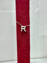 Carregar imagem no visualizador da galeria, Pingente letra R
