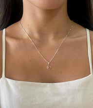 Carregar imagem no visualizador da galeria, Colar Medalhinha Lua
