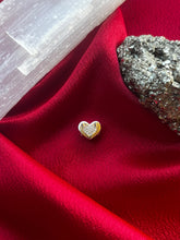 Carregar imagem no visualizador da galeria, Pingente Coração C/ Meio Cravejado
