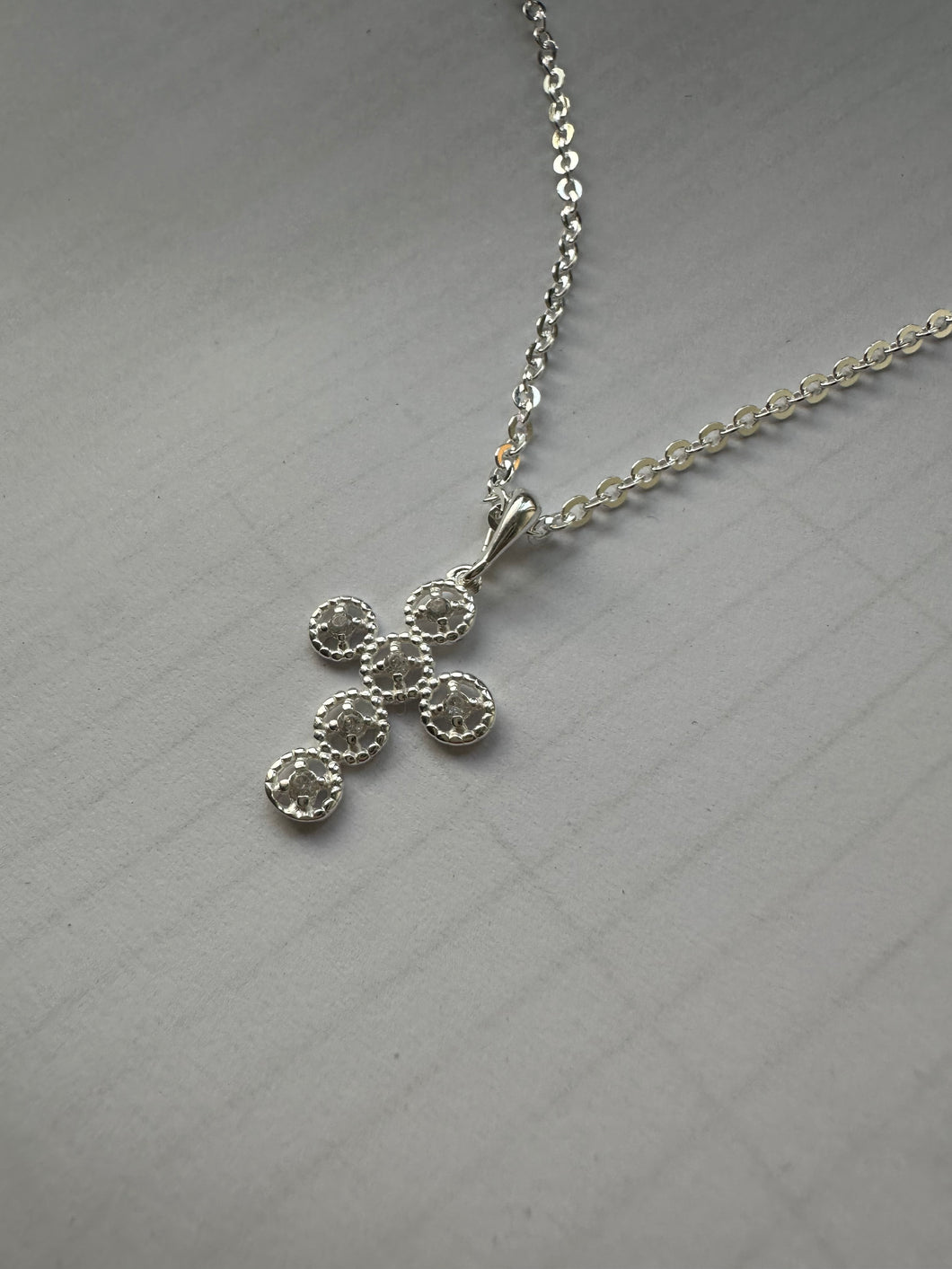 Colar cruz brilhante diamantados