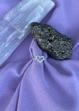 Carregar imagem no visualizador da galeria, Anel Coração Vazado Cravejado
