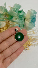 Carregar imagem no visualizador da galeria, Medalha Pedra Quartzo Verde
