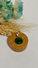 Carregar imagem no visualizador da galeria, Medalha Pedra Quartzo Verde
