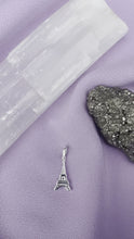 Carregar e reproduzir vídeo no visualizador da galeria, Pingente Torre Eiffel
