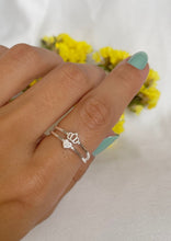 Carregar imagem no visualizador da galeria, Anel Coração e Coroa
