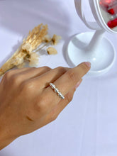 Carregar imagem no visualizador da galeria, Anel Bolinhas
