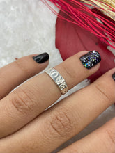 Carregar imagem no visualizador da galeria, Anel Falange Love
