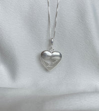 Carregar imagem no visualizador da galeria, Pingente Coração Espirito Santo
