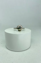 Carregar imagem no visualizador da galeria, Anel Concha Indiana
