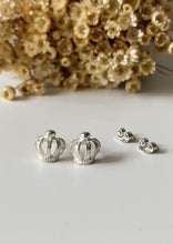 Carregar imagem no visualizador da galeria, Brinco Coroa III
