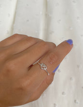 Carregar imagem no visualizador da galeria, Anel Coração Entrelaçado
