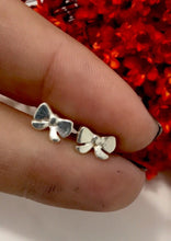 Carregar imagem no visualizador da galeria, Brinco Laço
