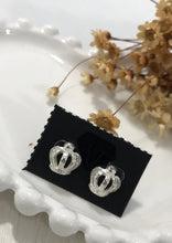Carregar imagem no visualizador da galeria, Brinco Coroa III
