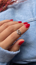 Carregar imagem no visualizador da galeria, Anel Falange Coração Bolinha
