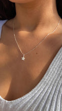 Carregar imagem no visualizador da galeria, Colar Estrelinha I
